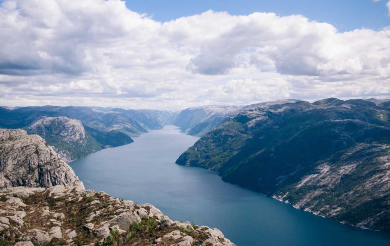 如何保证游戏社区不对使用技术支持辅助的玩家进行仇视？